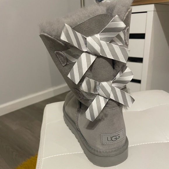 Grey UGG Bailey bows - Picture 1 of 3
